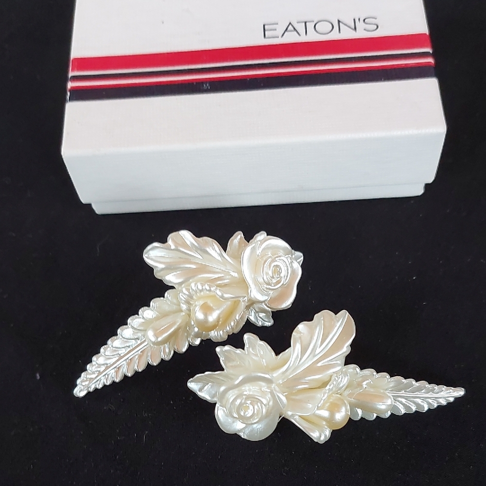 Eaton's Pearlized Floral Pierced Earrings